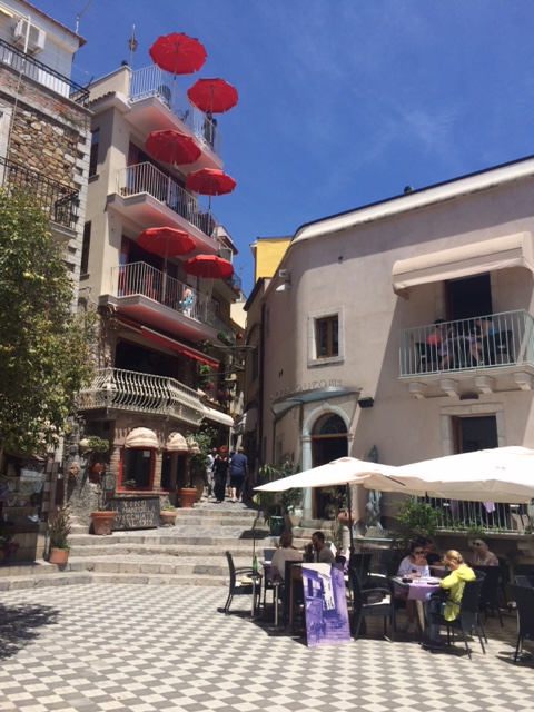 Castemola Piazza.jpg