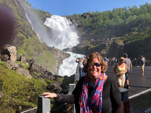 Flamsbana Waterfall - me